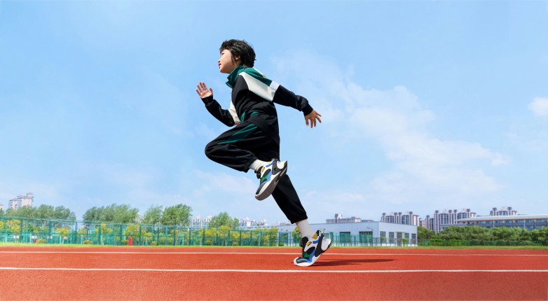 服鞋」：守护学龄儿童校园运动安全qy千亿